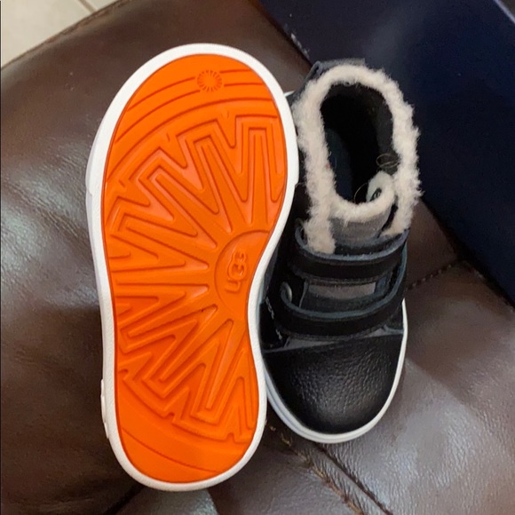 UGG TODDLER RENNON II - Picture 3 of 3